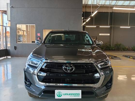 TOYOTA HILUX 2.8 D-4D TURBO DIESEL CD SRX 4X4 AUTOMÁTICO TOYOTA HILUX 2.8 D-4D TURBO DIESEL CD SRX 4X4 AUTOMÁTICO